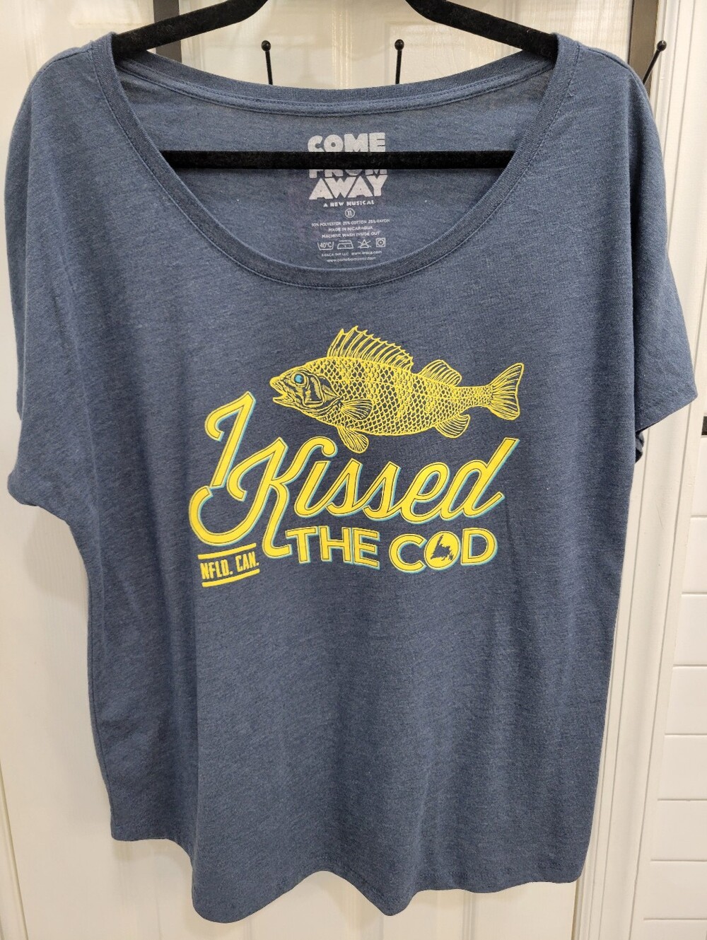 Broadway COME FROM AWAY Women's Dolman Sleeve Tee "I Kissed The Cod" XL